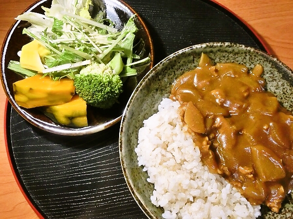 大根カレーとサラダの晩ごはん