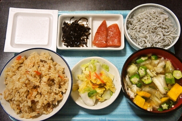 朝食