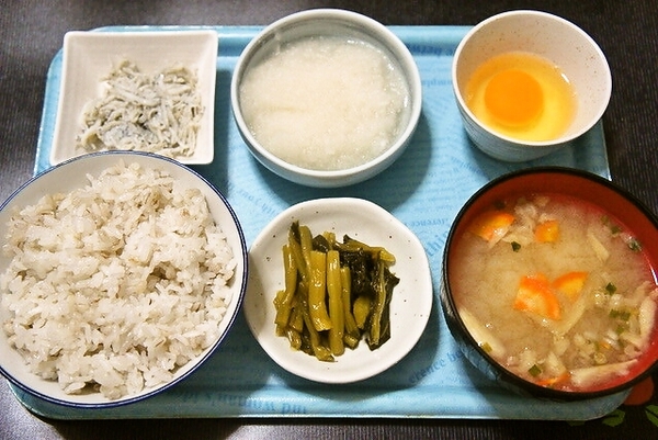 朝食