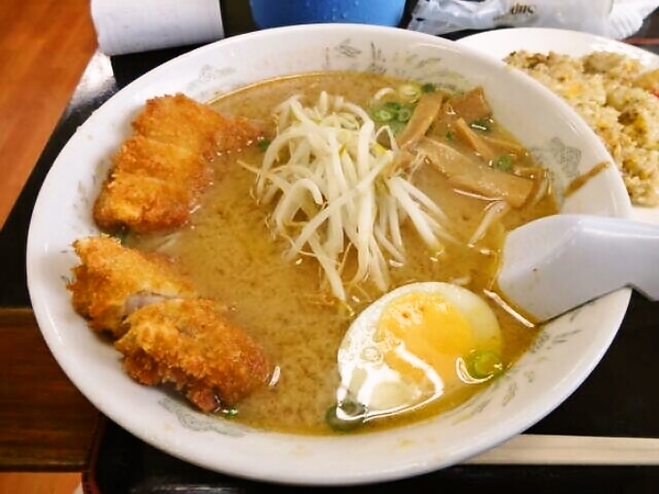 味噌カツラーメン（高知）