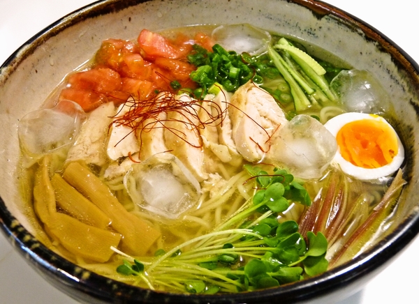 蒸し鶏の冷やしラーメン