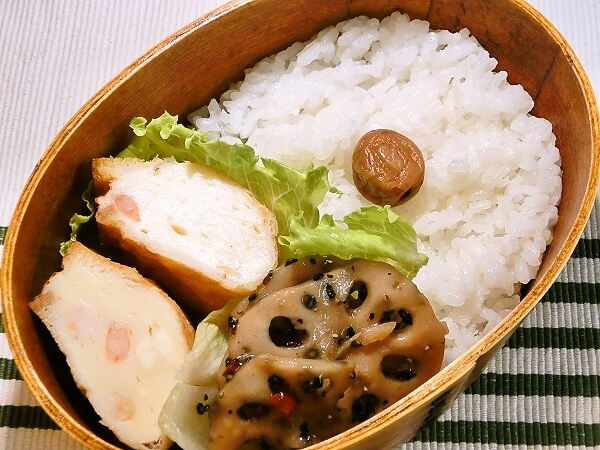パンロール(えびマヨサンド)とれんこんの漬物のお弁当