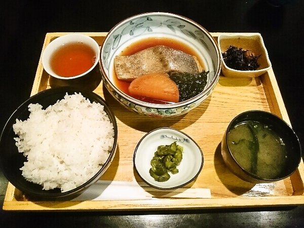 煮魚定食(メダイ)
