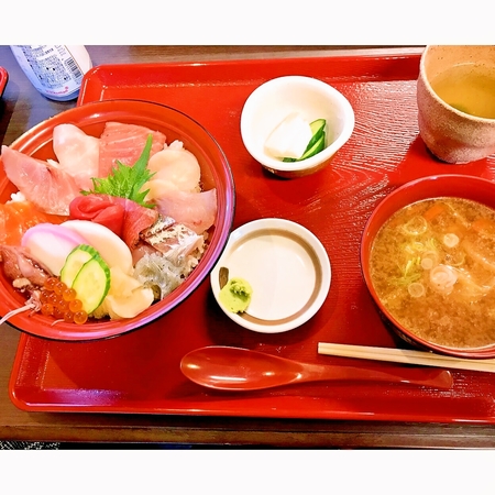 市場の日替わり丼