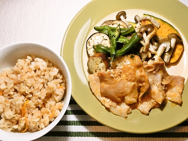 味付け豚バラと野菜のグリル焼きの晩ごはん