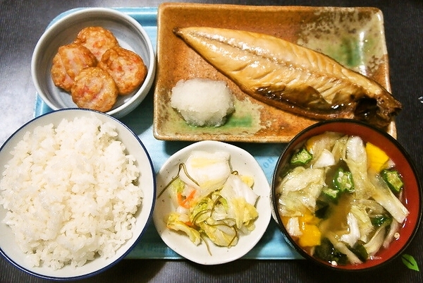 朝食
