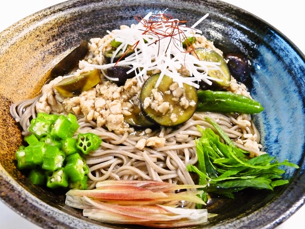 茄子の鶏そぼろあんかけ蕎麦