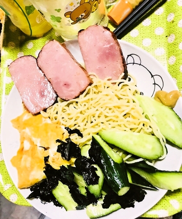 具の大きい冷やし中華