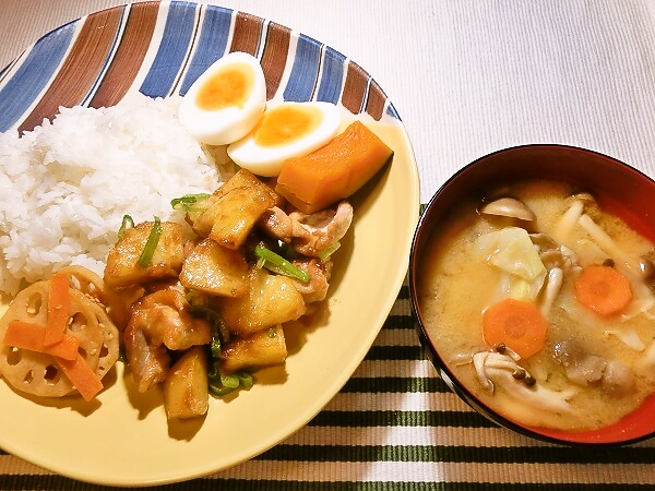 鶏肉とじゃが芋の揚げ煮の晩ごはん