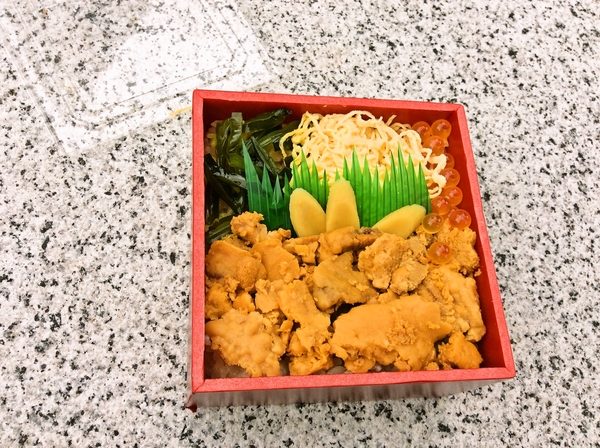 東京駅の改札内の駅弁(うにごはん)