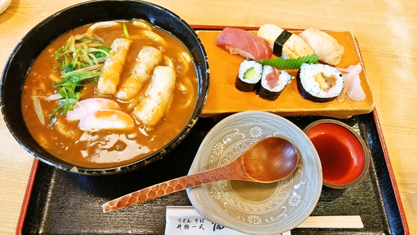 カレーうどん　寿司定食