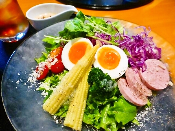 夏野菜の胡麻シーザーサラダ