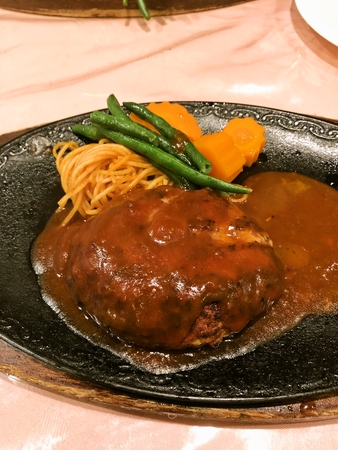 えびすや 幸町店のハンバーグ