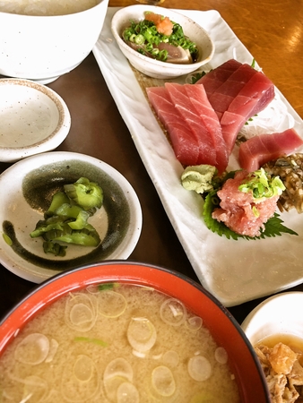 三崎食堂のまぐろ三味定食