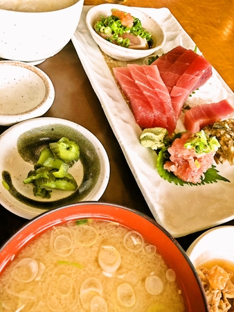 三崎食堂のまぐろ三味定食