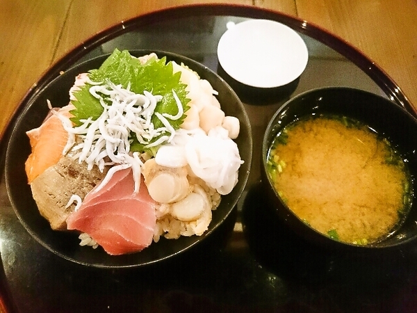 海鮮10種丼