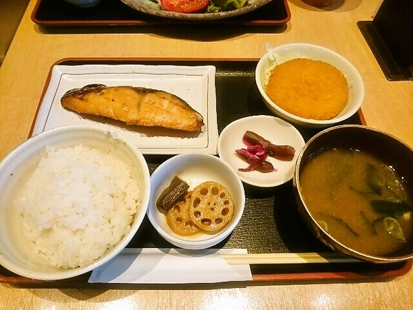 本日の魚定食(目鯛の照り焼き)