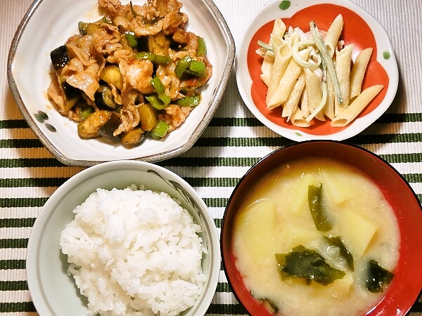 茄子と豚肉の味噌炒めの晩ごはん