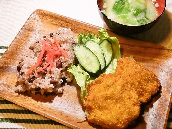 チキンカツと赤飯の晩ごはん