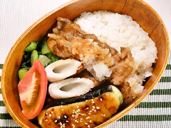 牛バラのおろし乗せと茄子の味噌田楽のお弁当
