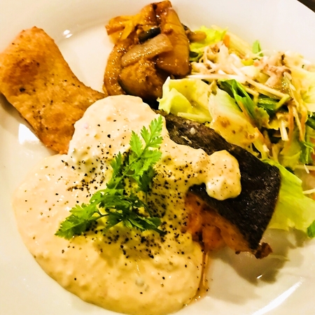 トラウトサーモンのムニエル　タルタルソース