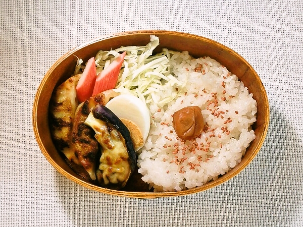 餃子と茄子の味噌チーズ焼き弁当