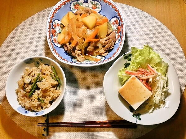 肉じゃがと山菜おこわの晩ごはん