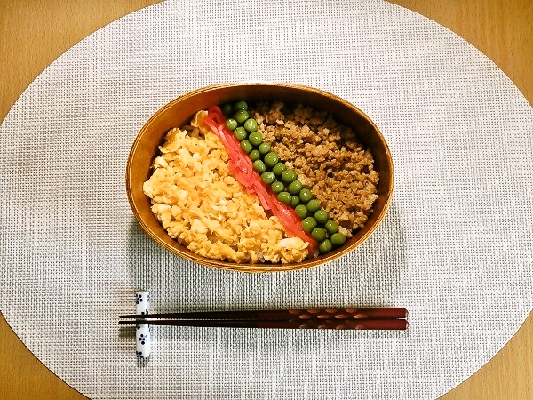4色そぼろ丼弁当