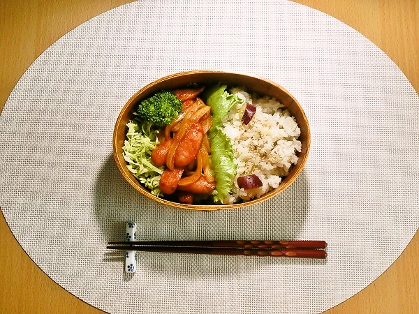 ウインナーと玉ねぎのケチャップ炒めのお弁当
