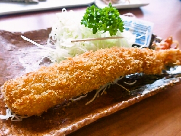 爪楊枝の何倍もの大きさのエビフライ！！食べ応えバツグン