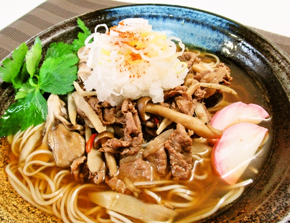 牛ごぼうときのこの温ひやむぎ