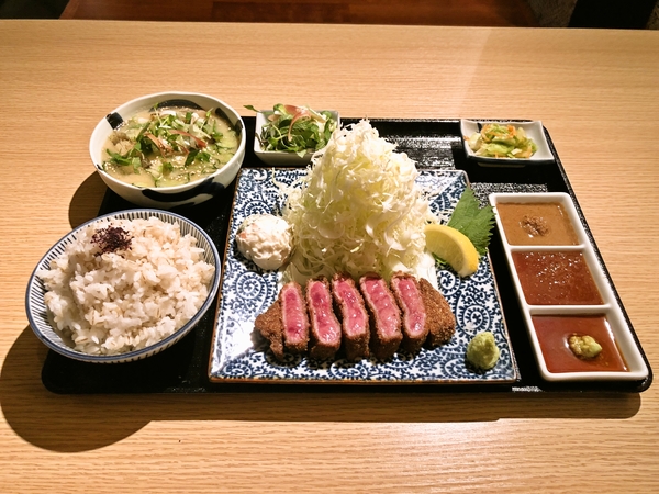 牛カツと冷汁
