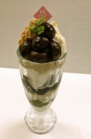 トコトン栗パフェ