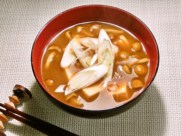 なめこと豆腐の味噌汁