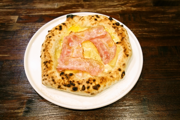 ベーコンポテトピッツァ（イタリアンバル　エンカウント）