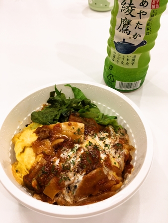 昨日のランチ（Rob）雑穀米のオムハヤシ