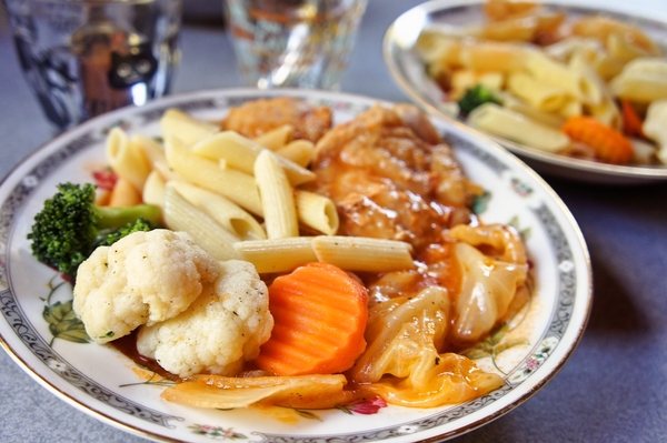 トマトソースパスタ