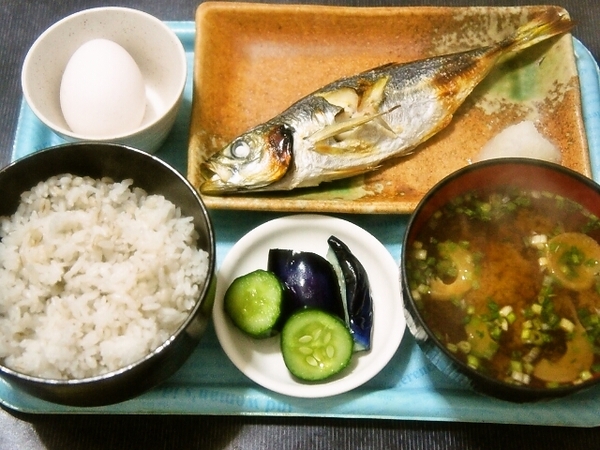 朝食(アジの塩焼き)