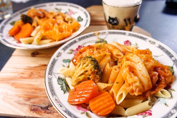 トマトソースパスタ