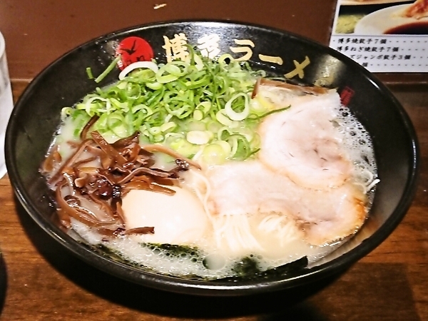 博多ラーメンつる