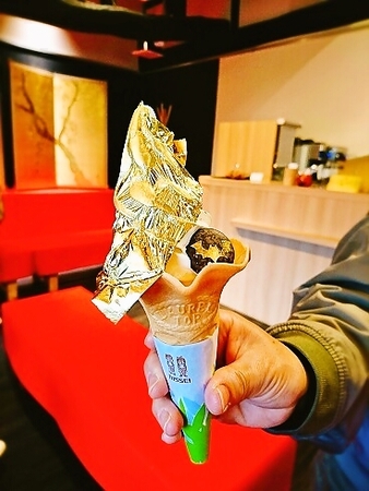 金のソフトクリーム