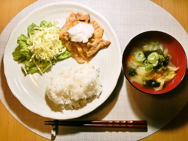 味付け豚バラのおろし乗せ晩ごはん