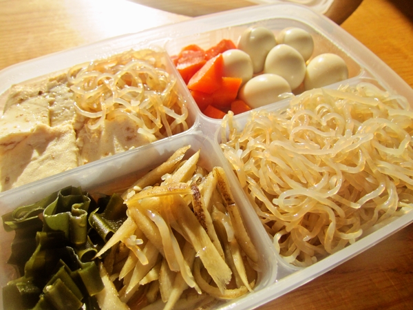 薄味の煮物タッパーで
