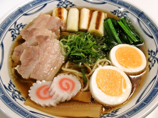 塩豚と焼きネギの醤油ラーメン