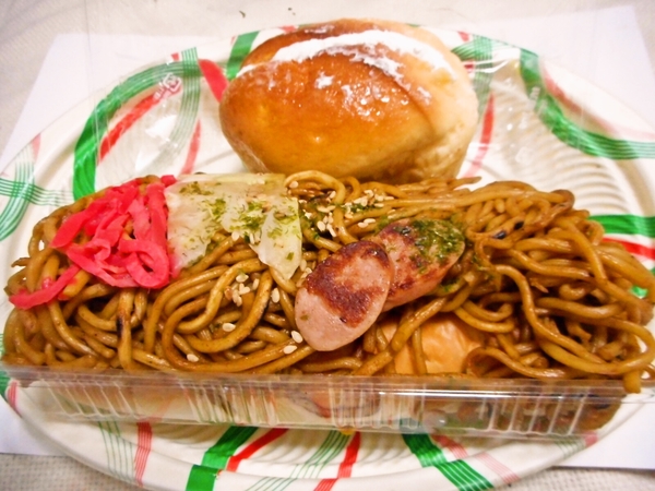 やり過ぎ焼きそばパン？