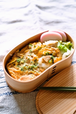 親子丼弁当