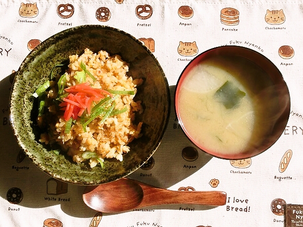 炒飯と味噌汁