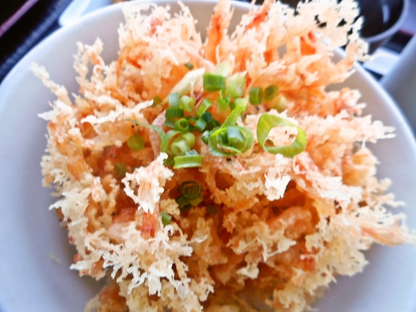 今は貴重な桜海老のかき揚げ丼
