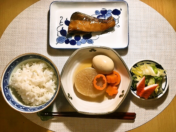 ぶりの照り焼きと煮物の晩ごはん