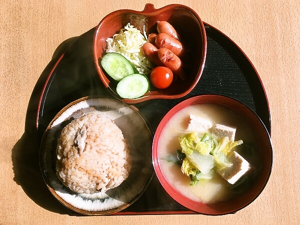とりめし定食の昼ごはん